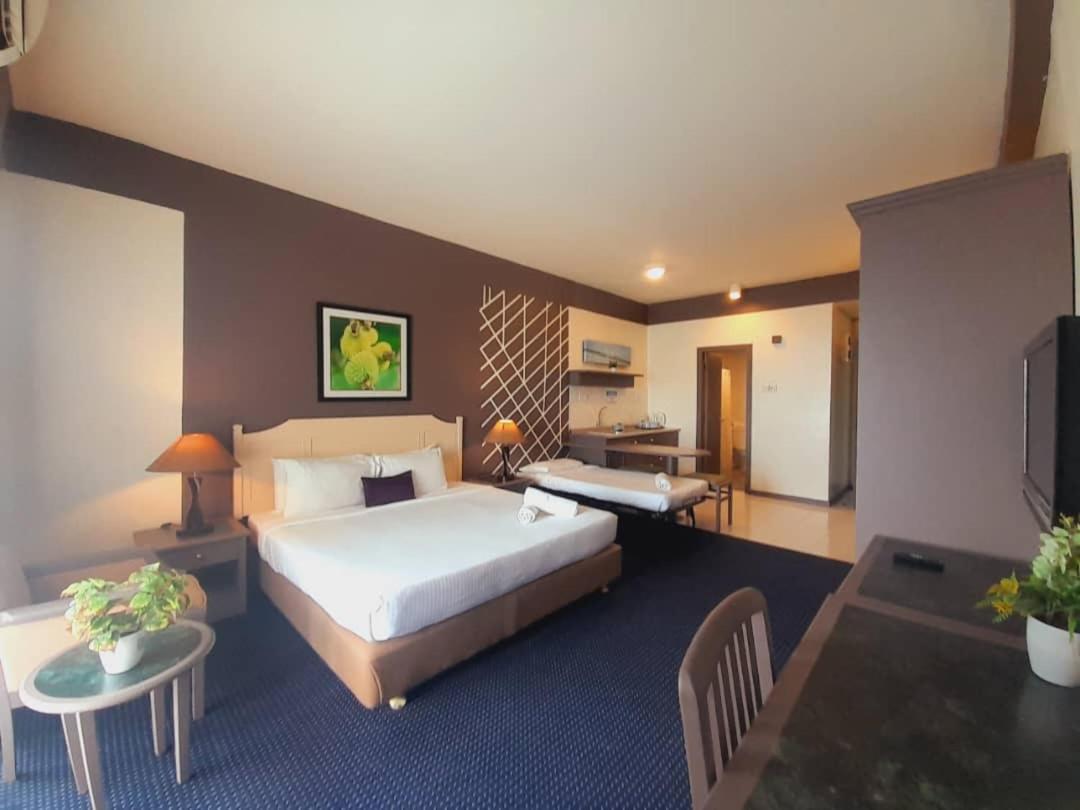 Rainbow Paradise Beachfront Penang Tanjung Bungah  Exterior foto
