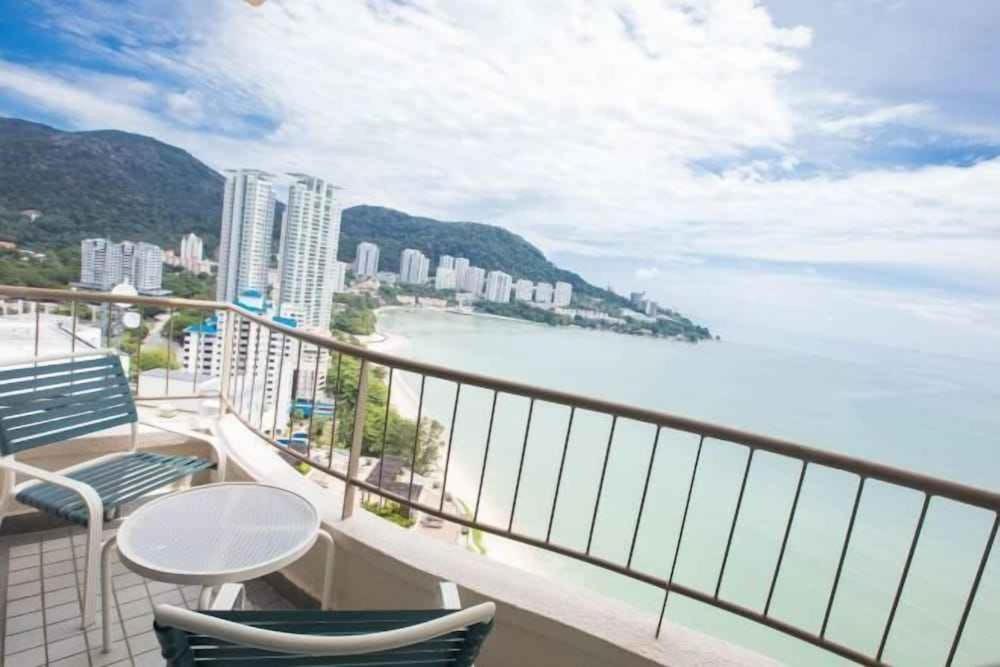 Rainbow Paradise Beachfront Penang Tanjung Bungah  Exterior foto